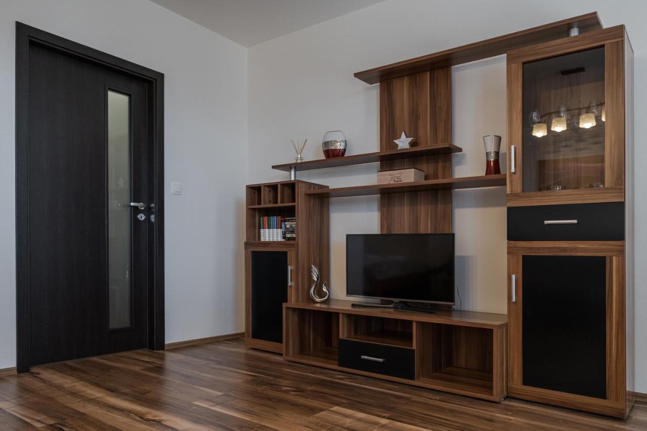 Sgl Apartment Liptovska With Free Parking Trenčín Exterior foto