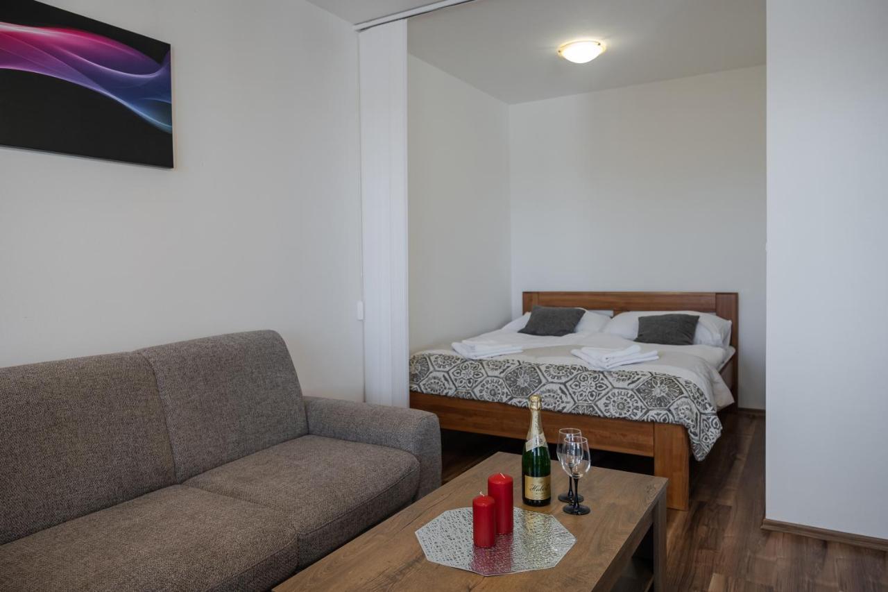 Sgl Apartment Liptovska With Free Parking Trenčín Exterior foto